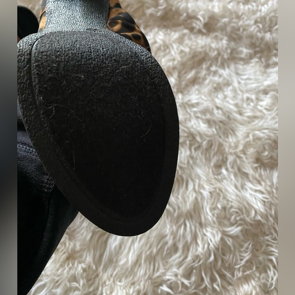 NWOT beautiful peep toe bootie. Never worn - Picture 5 of 5